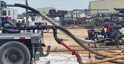 国外酸化压裂软管应用现场。